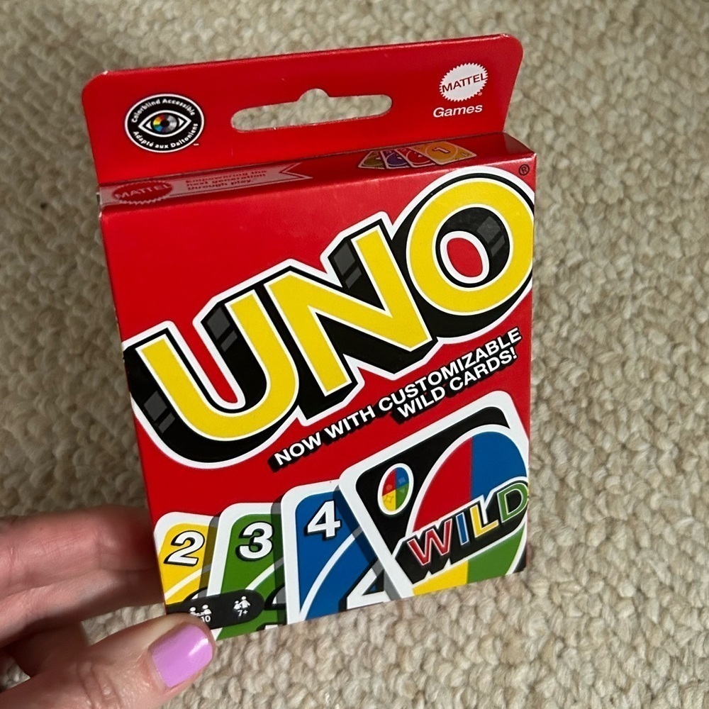 UNO Classic Card Game Get Wild 4 UNO Customizable Wild Cards. New in box.